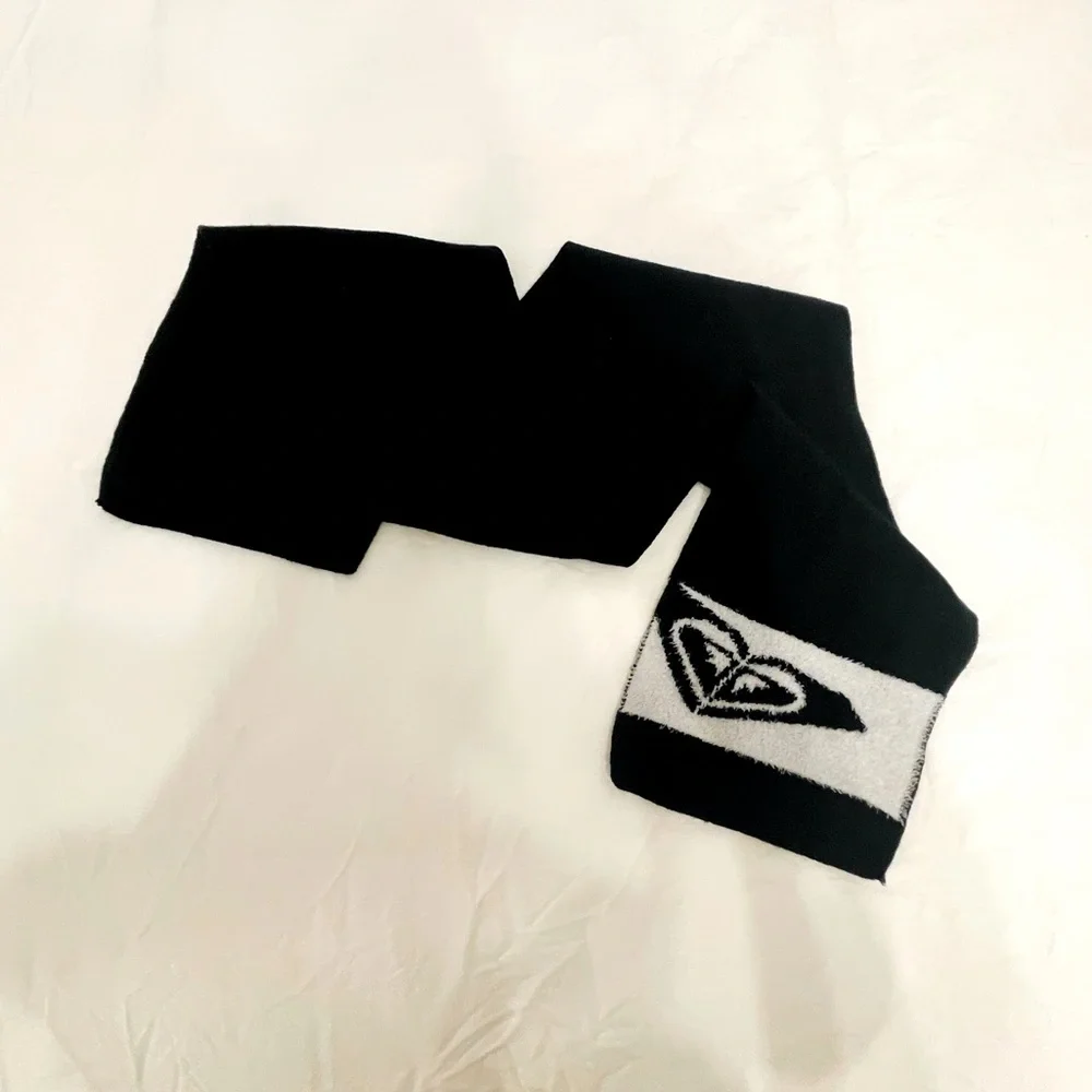 Reversible Roxy Scarf - Picture 2 of 2